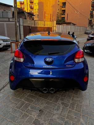 Hyundai veloster image 2