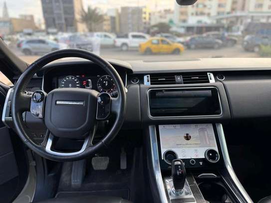 Range Rover image 9