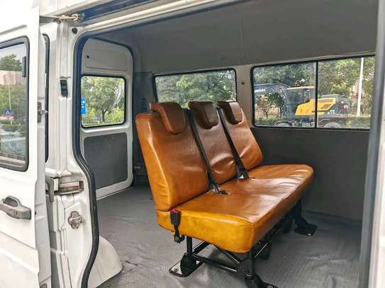 Fourgon mixte utilitaire-passager IVECO importé de Chine image 5