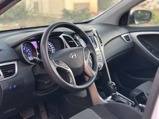 Hyundai Elantra GT 2017 venant image 9