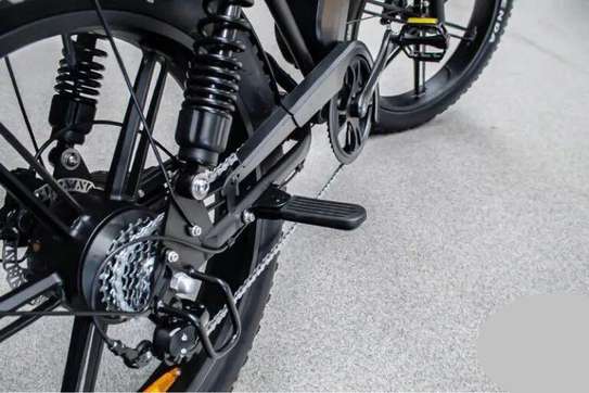 Vélo hybride électrique : mi-vélo, mi-scooter, 100 % fun ! image 9