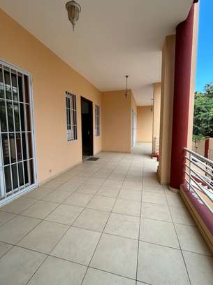 Grande villa aux Almadies pour habitation ou bureaux image 5