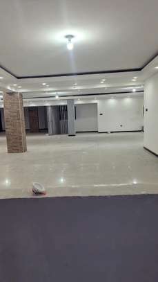 A loué un grand show toum de700m2 image 5