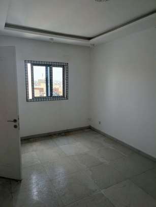 Studio grand standing image 4