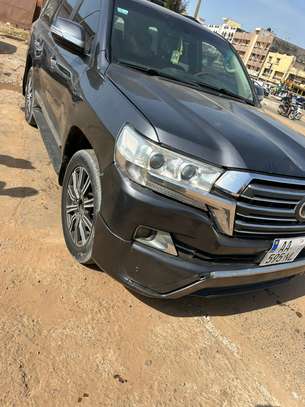 Toyota landre cruser VXR image 8