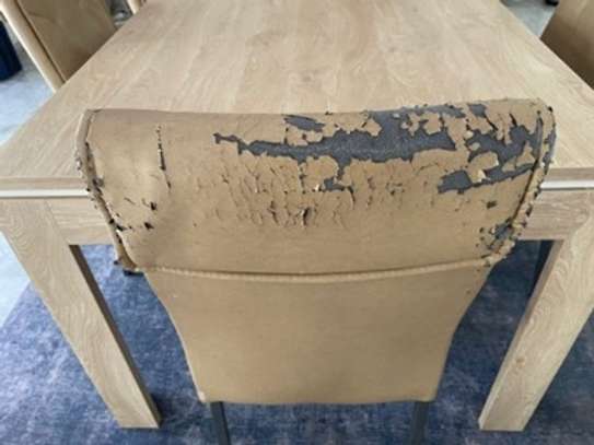 Chaises en simili cuir image 2