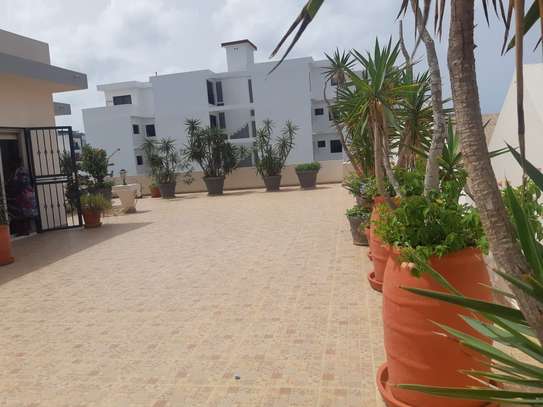 Almadies avec terrasse image 1