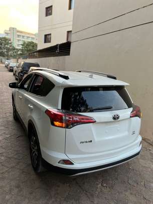 Toyota Rav4 image 8
