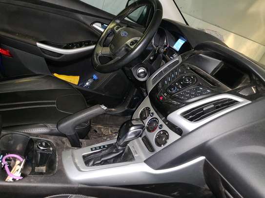 FORD FOCUS SE image 4