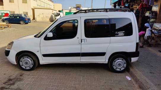 Peugeot Partner 5 place image 1