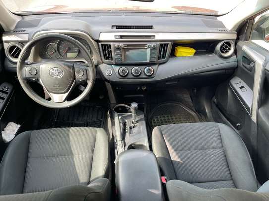 Toyota RAV4 image 4