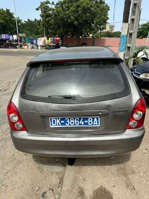 Mazda 323 image 4