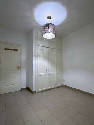 Appartement f3 à louer aux Almadies image 5