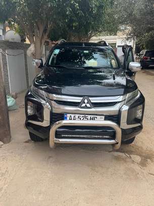 Mitsubishi L200 2017 image 1