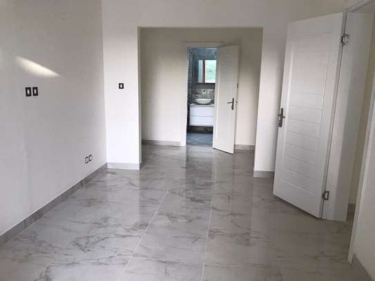 Appartement neuf lumineux avec sol marbre moderne image 1