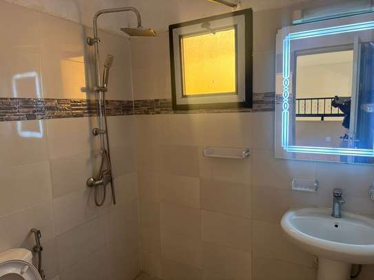 Villa F8 R+1 à Ngor-Almadies image 9