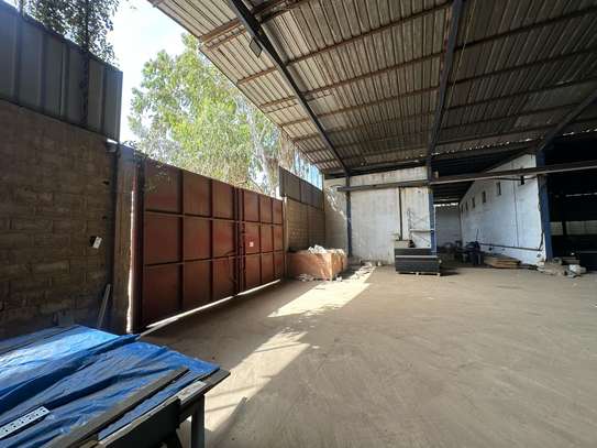 HANGAR A LOUER  1500m2 image 8