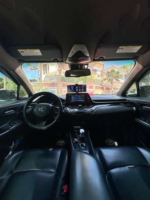 TOYOTA C-HR 2018 image 2