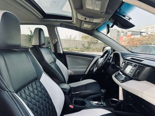 Toyota RAV 4 xle 2018 image 8