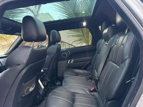 Range rover sport image 2