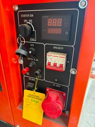 Générateur 380V robuste avec disjoncteurs intégrés image 2