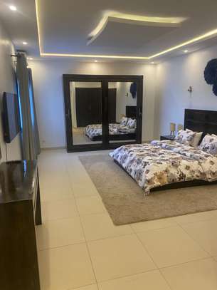 Appartement Meublé F4 au Point E image 6