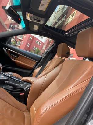 BMW 330XI 2017 image 10