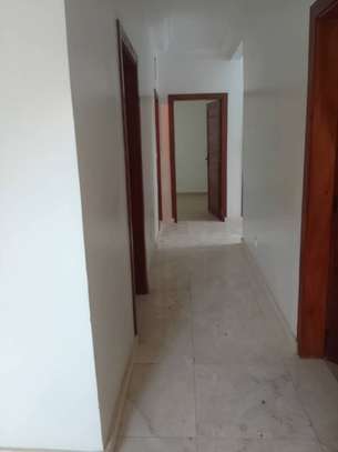 Appartement à  louer à la Cité Mbakiyou Faye Mamelles image 3