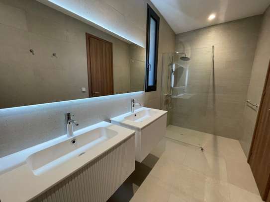 Appartement moderne neuf lumineux avec espaces paysagers image 15