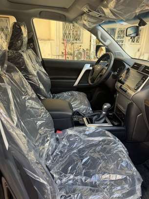 Toyota Land cruiser prado image 6