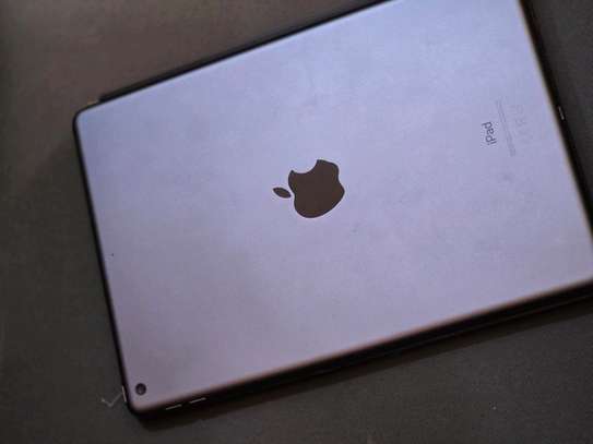 Ipad 8thm génération 128GB image 1