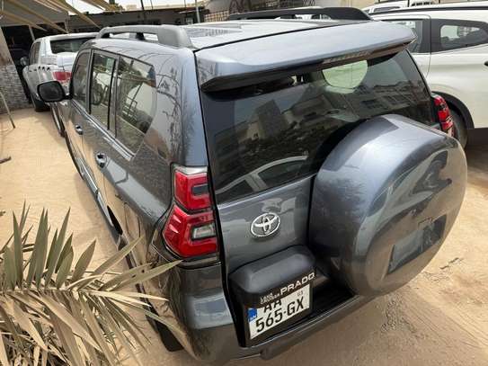 Toyota Prado image 4