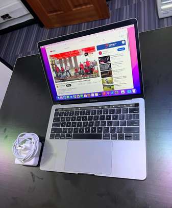 MacBook Pro Touchbar i5 2017 image 1