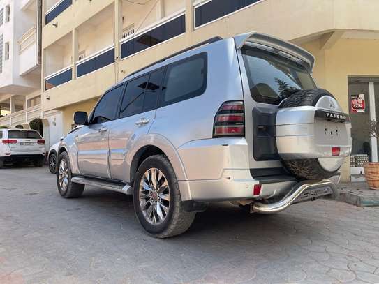 mitsubishi pajero image 10