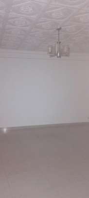 Appartement deux chambres salon image 1