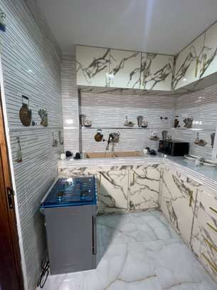 Belle chambre meublée au Point E image 7