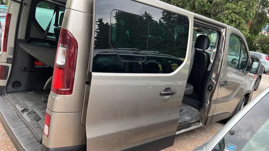 Renault Trafic 2017 9 places image 2