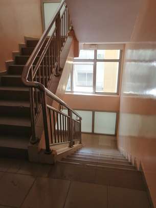 Appartement F4 à louer au 2e étage à la cité K. Gorgui VDN image 2