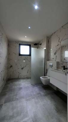 Appartement meublé au Point E (193m2) au 4e étage image 6