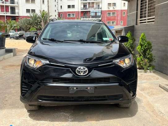 Toyota Rav 4 LE 2016 image 1