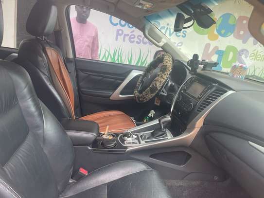 mitsubishi pajero sport image 12