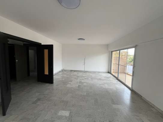 Appartement F3 salon à louer au plateau image 2