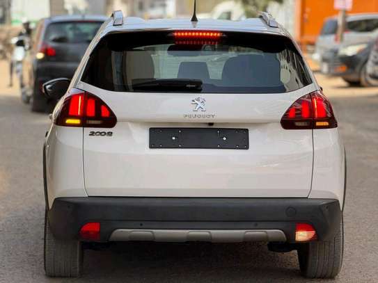 Peugeot 2008 année 2017 image 3