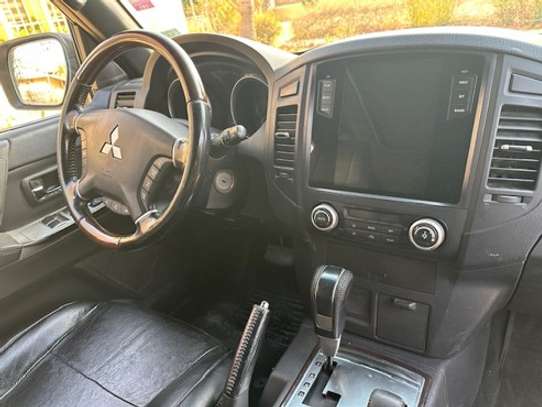 Mitsubishi Pajero GLS 3.5L V6 image 4