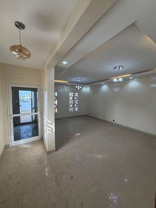 UNE VILLA R+2 A LOUER image 6