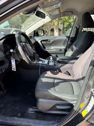 Toyota RAV4 2020 image 8