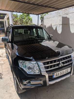 Mitsubishi Pajero 2016 3.5L V6 essence image 1