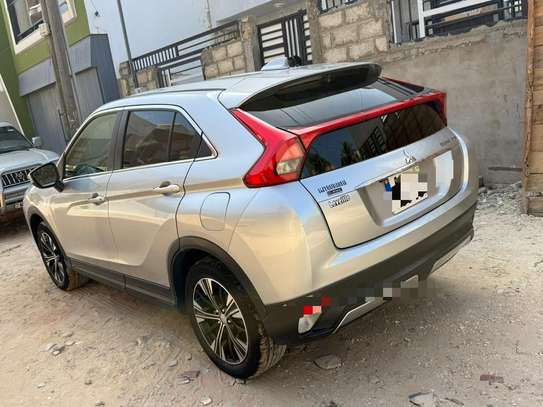mitsubishi Éclipse cross image 1