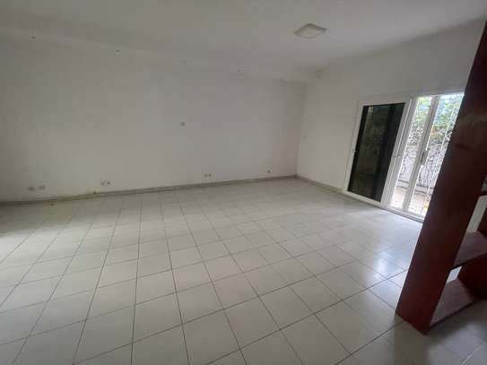 Villa à vendre à la cité Biagui image 6
