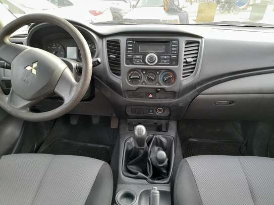 Mitsubishi l200 2018 image 10